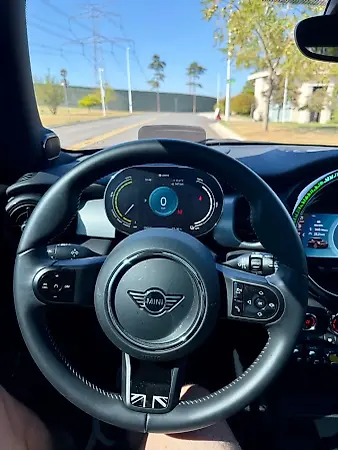 Mini Cooper SE - Imagem 17