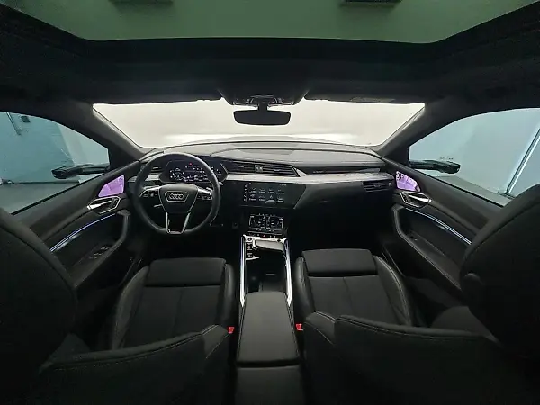 Audi Q8 Sportback E-tron - Imagem 3