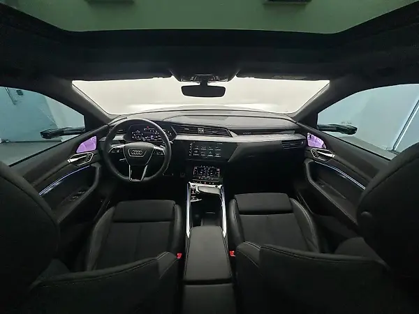 Audi Q8 Sportback E-tron - Imagem 15