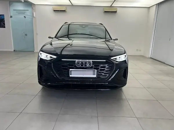 Audi Q8 Sportback E-tron - Imagem 9