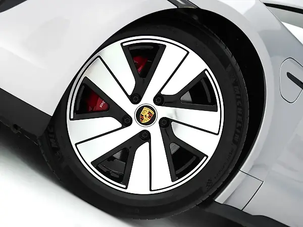 Porsche Taycan - Imagem 7