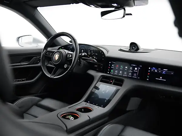 Porsche Taycan - Imagem 13