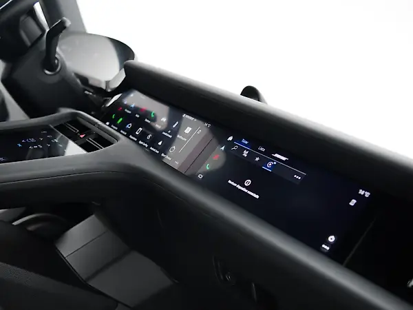Porsche Taycan - Imagem 12