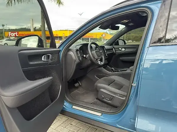 Volvo XC40 Recharge - Imagem 9