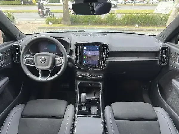 Volvo XC40 Recharge - Imagem 14