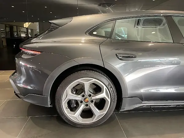 Porsche Taycan - Imagem 9