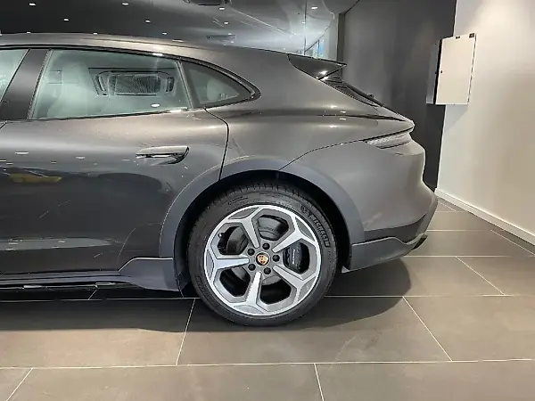 Porsche Taycan - Imagem 5