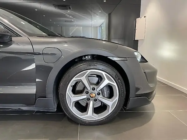 Porsche Taycan - Imagem 10