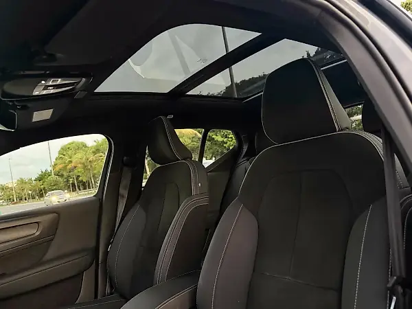 Volvo XC40 Recharge - Imagem 9