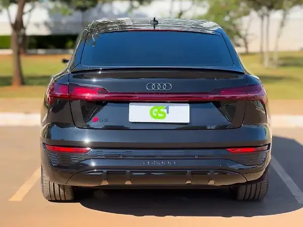 Audi Q8 Sportback E-tron - Imagem 5