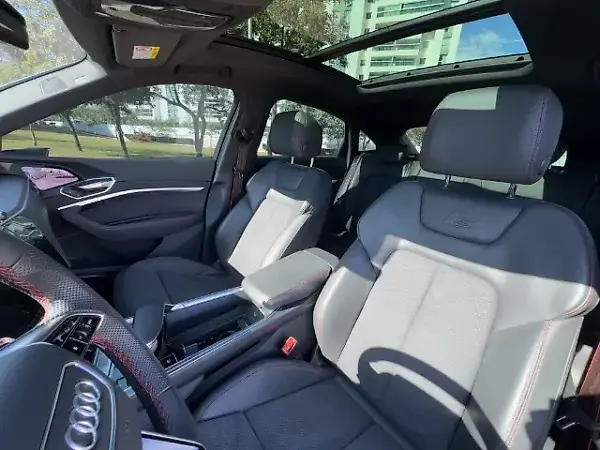 Audi Q8 Sportback E-tron - Imagem 15