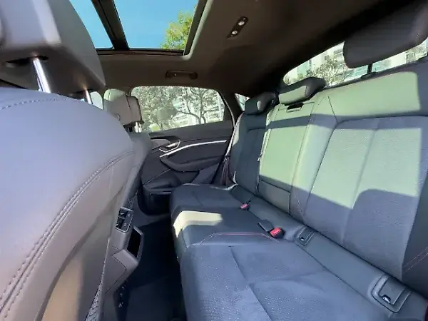 Audi Q8 Sportback E-tron - Imagem 16