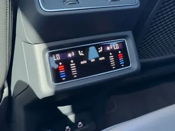 Audi Q8 Sportback E-tron - Imagem 11