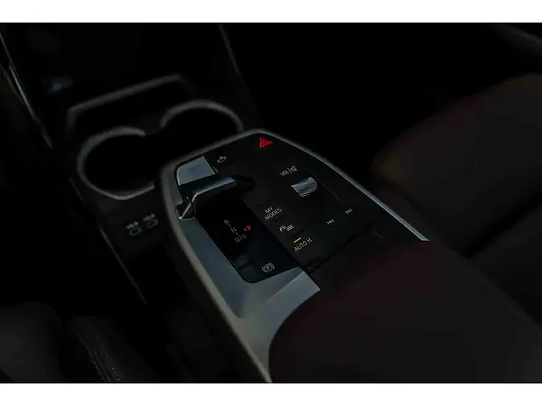 BMW IX1 - Imagem 11