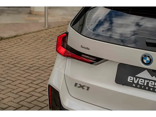 BMW IX1 - Imagem 13
