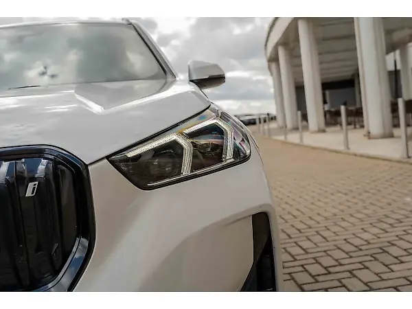 BMW IX1 - Imagem 12