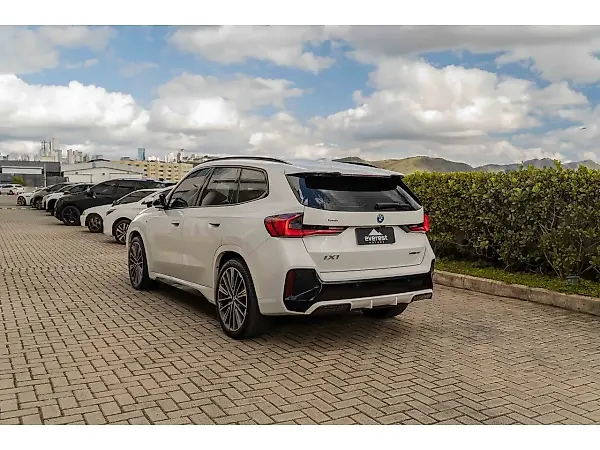 BMW IX1 - Imagem 6