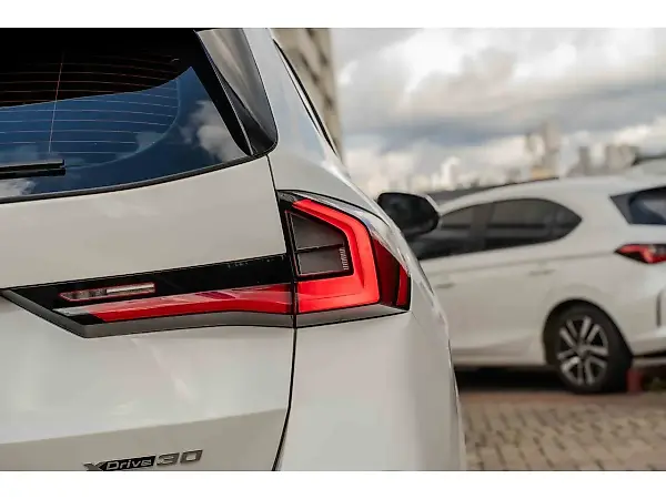 BMW IX1 - Imagem 15