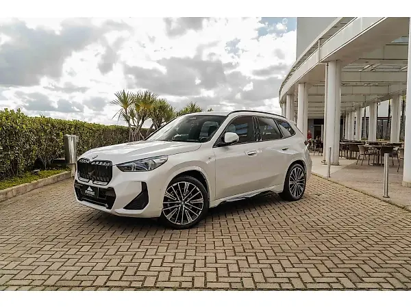 BMW IX1 - Imagem 17