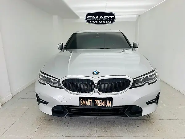 BMW 330e Plug-in Hybrid - Imagem 2