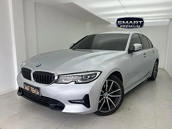 BMW 330e Plug-in Hybrid - Imagem 1