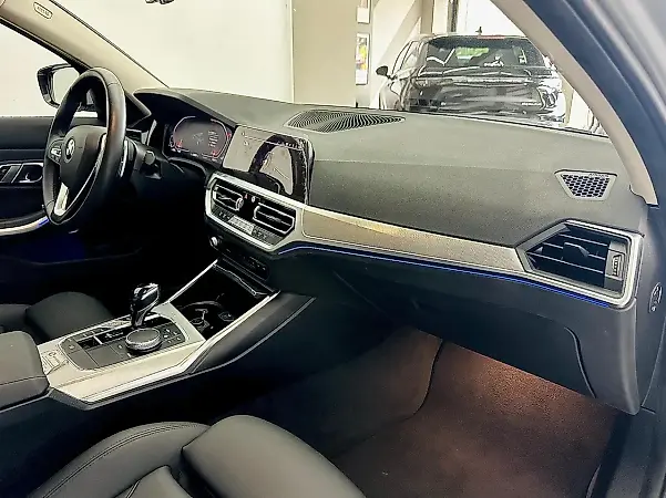 BMW 330e Plug-in Hybrid - Imagem 15