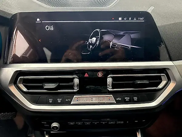 BMW 330e Plug-in Hybrid - Imagem 14