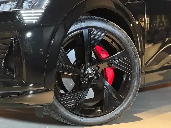 Audi Q8 Sportback E-tron - Imagem 3