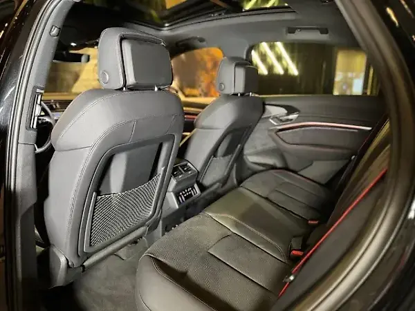 Audi Q8 Sportback E-tron - Imagem 18