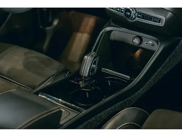Volvo XC40 Recharge - Imagem 14