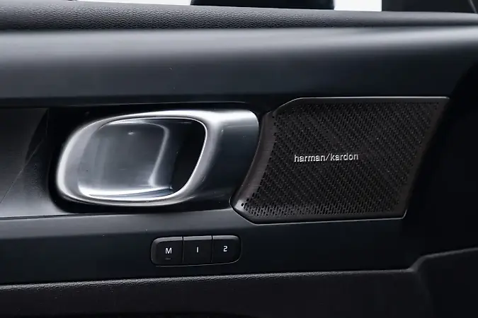 Volvo XC40 Recharge - Imagem 18