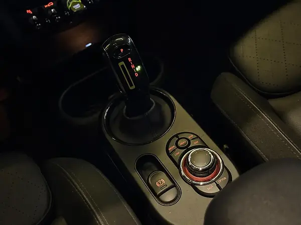 Mini Cooper SE - Imagem 13