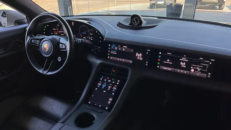 Porsche Taycan - Imagem 11
