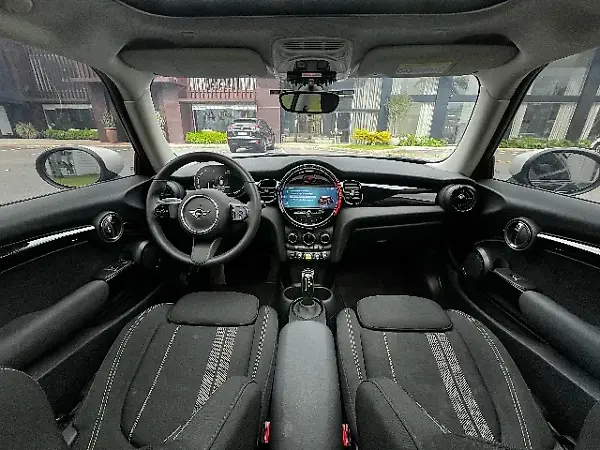 Mini Cooper SE - Imagem 13