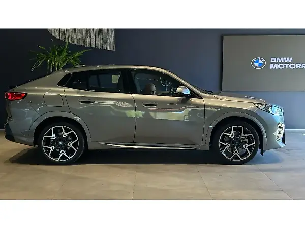 BMW IX2 - Imagem 8