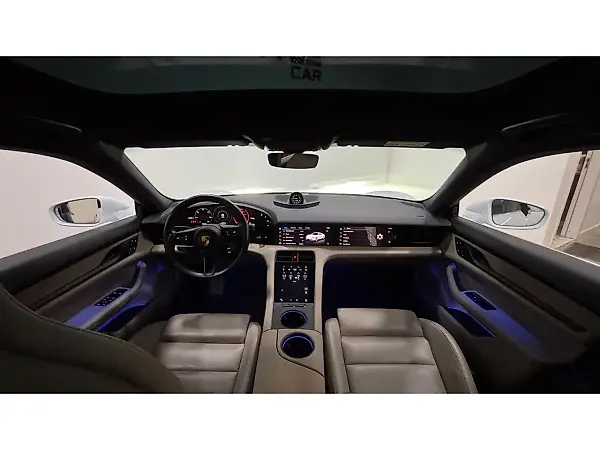 Porsche Taycan - Imagem 12