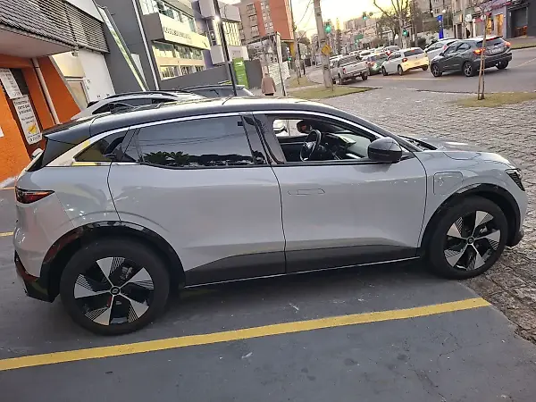 Renault Megane E-tech Electric - Imagem 3