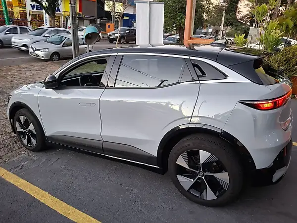 Renault Megane E-tech Electric - Imagem 9
