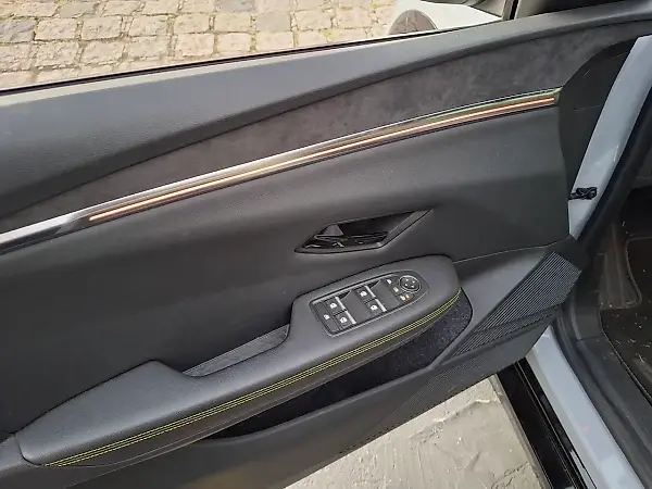 Renault Megane E-tech Electric - Imagem 14