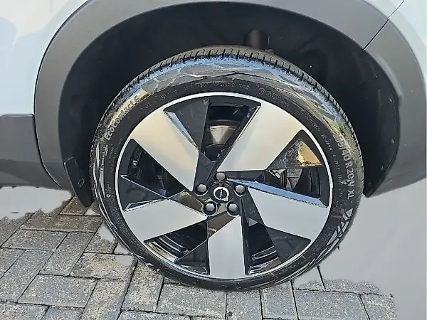 Volvo C40 Recharge - Imagem 12