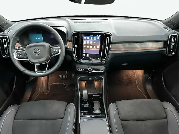 Volvo XC40 Recharge - Imagem 9