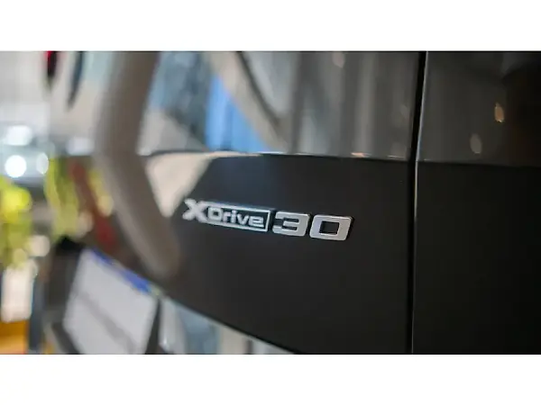 BMW IX2 - Imagem 17