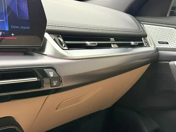 BMW IX1 - Imagem 13