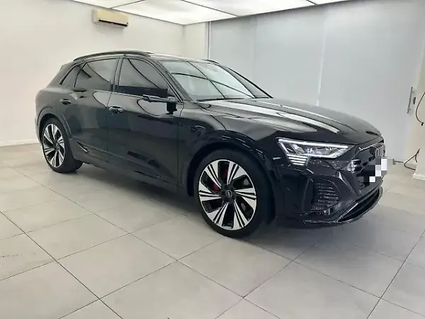 Audi Q8 Sportback E-tron - Imagem 4