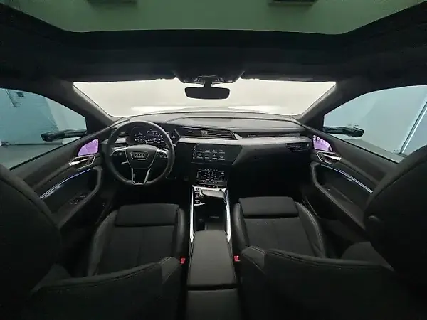 Audi Q8 Sportback E-tron - Imagem 6