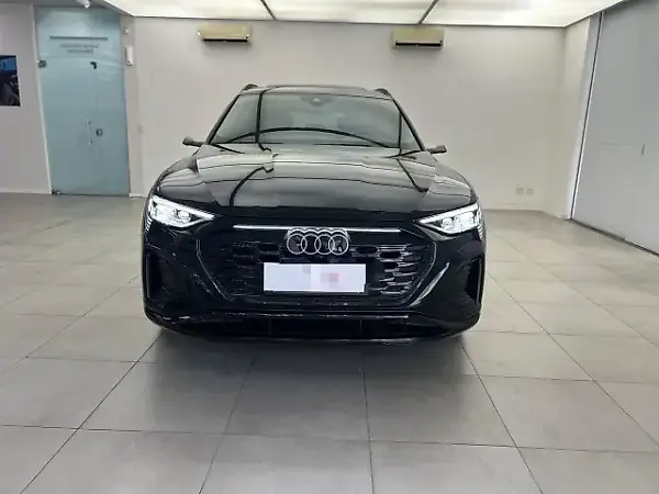Audi Q8 Sportback E-tron - Imagem 11