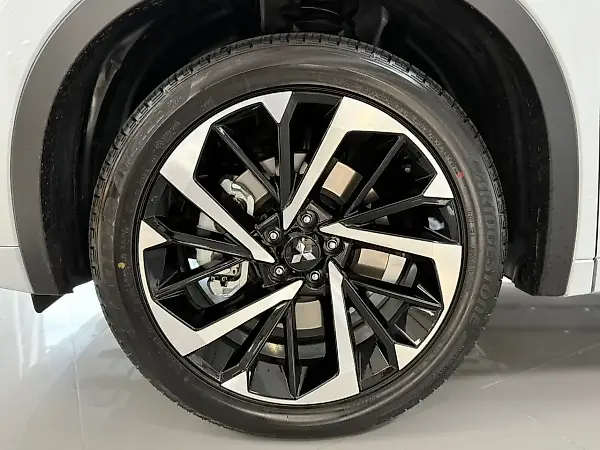 Mitsubishi Outlander Plug-in Hybrid - Imagem 8