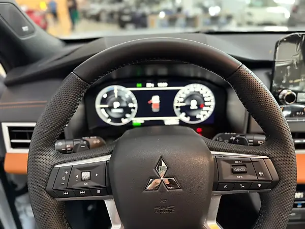 Mitsubishi Outlander Plug-in Hybrid - Imagem 11