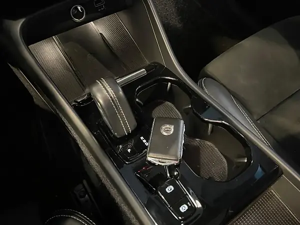 Volvo XC40 Recharge Plug-in Hybrid - Imagem 11