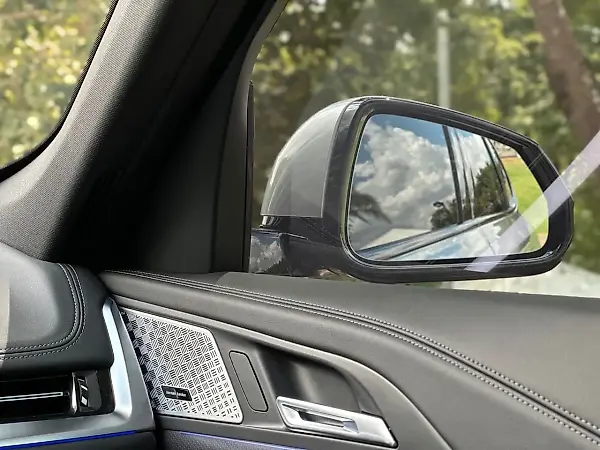 BMW IX1 - Imagem 13